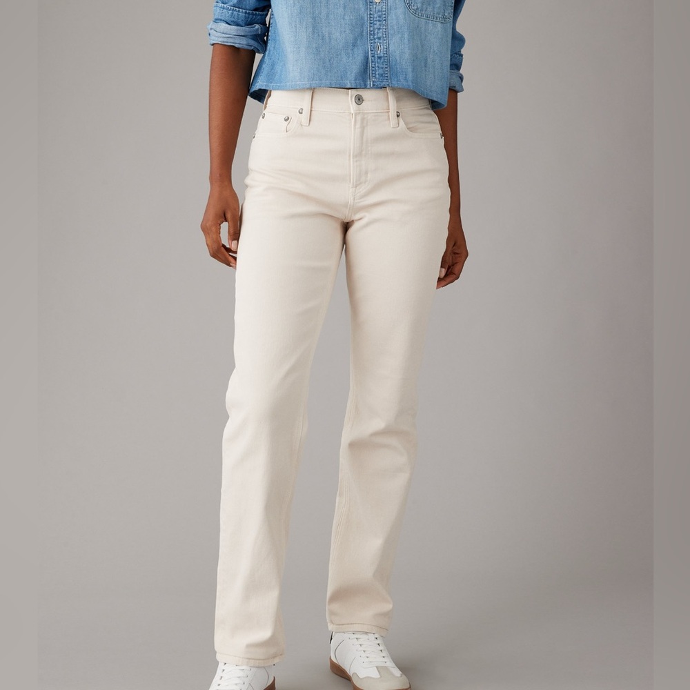 American Eagle High waisted regular style cream jeans in size 10.